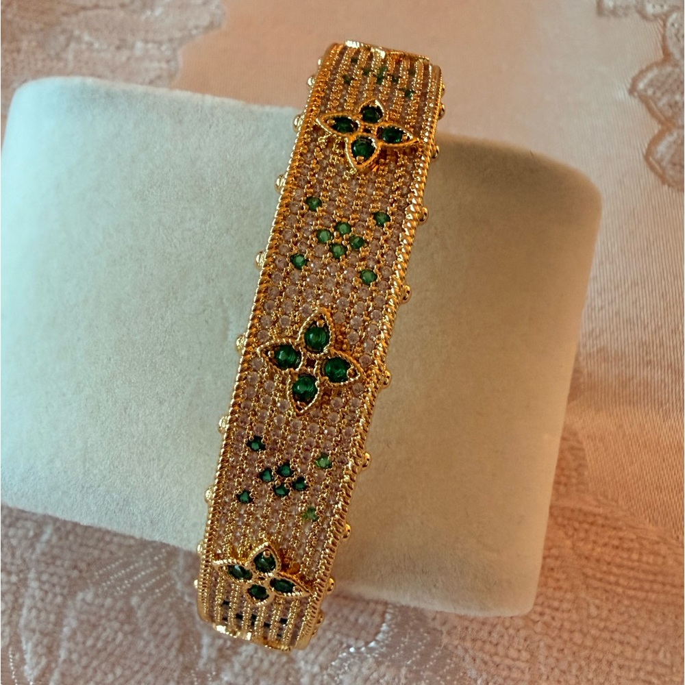 Elegant Gold and Green Bracelet
